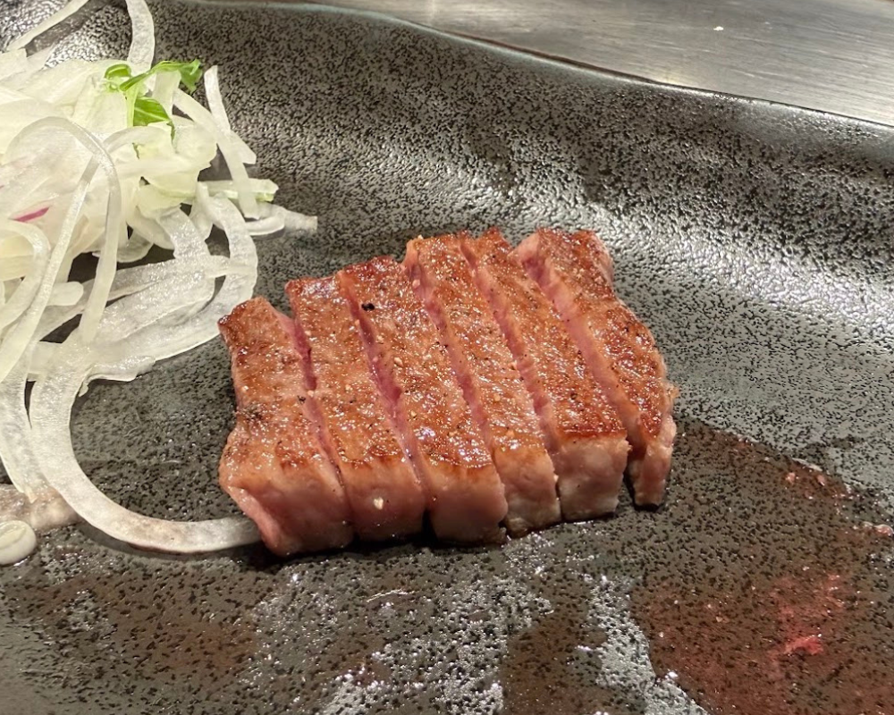 銀座のステーキ 銀座本店 メニュー A5黒毛和牛霜降肉と赤身肉のステーキコース 霜降肉と赤身肉の鉄板ステーキ 食べ放題