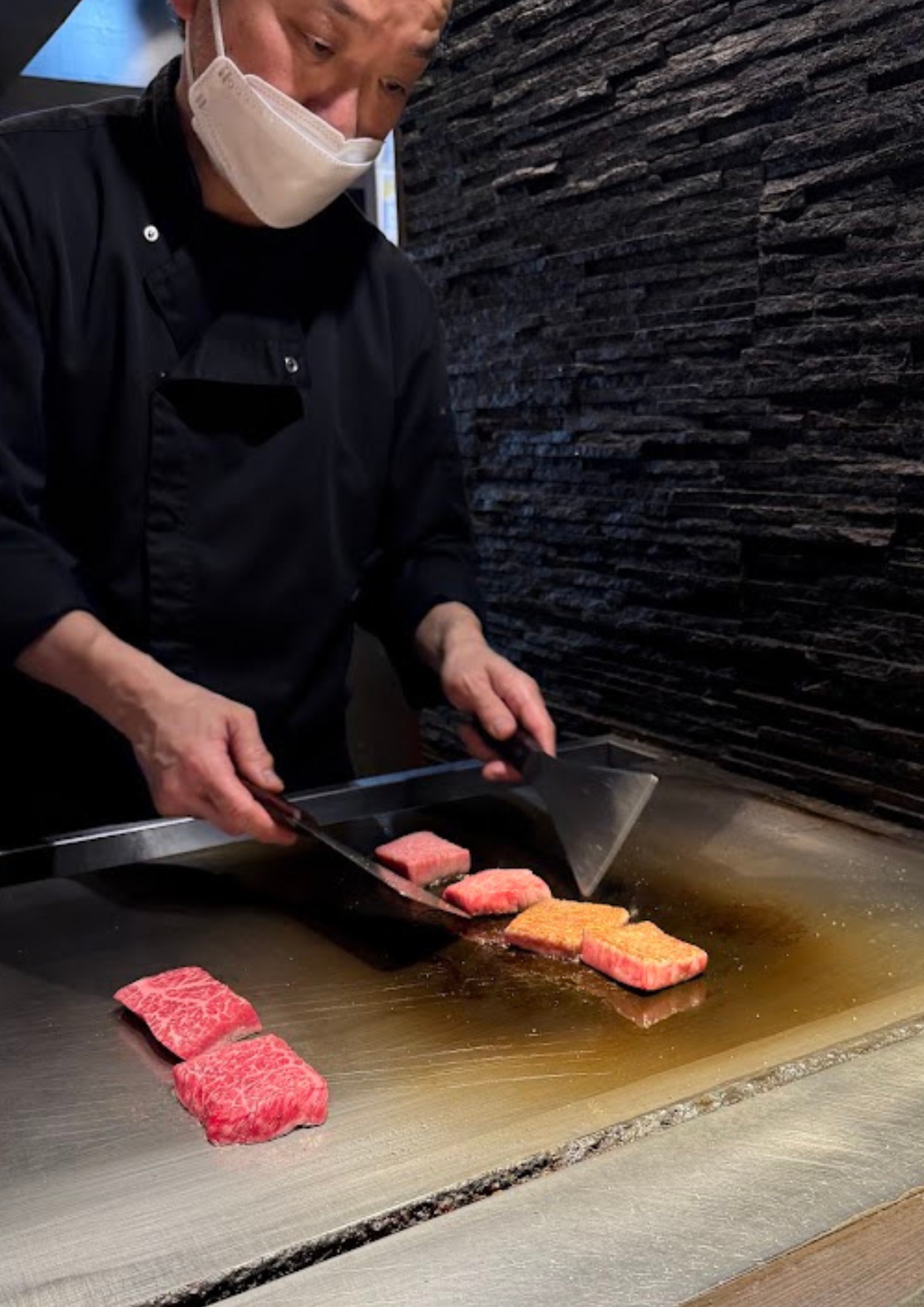銀座のステーキ 銀座本店 メニュー A5黒毛和牛霜降肉と赤身肉のステーキコース 霜降肉と赤身肉の鉄板ステーキ 食べ放題