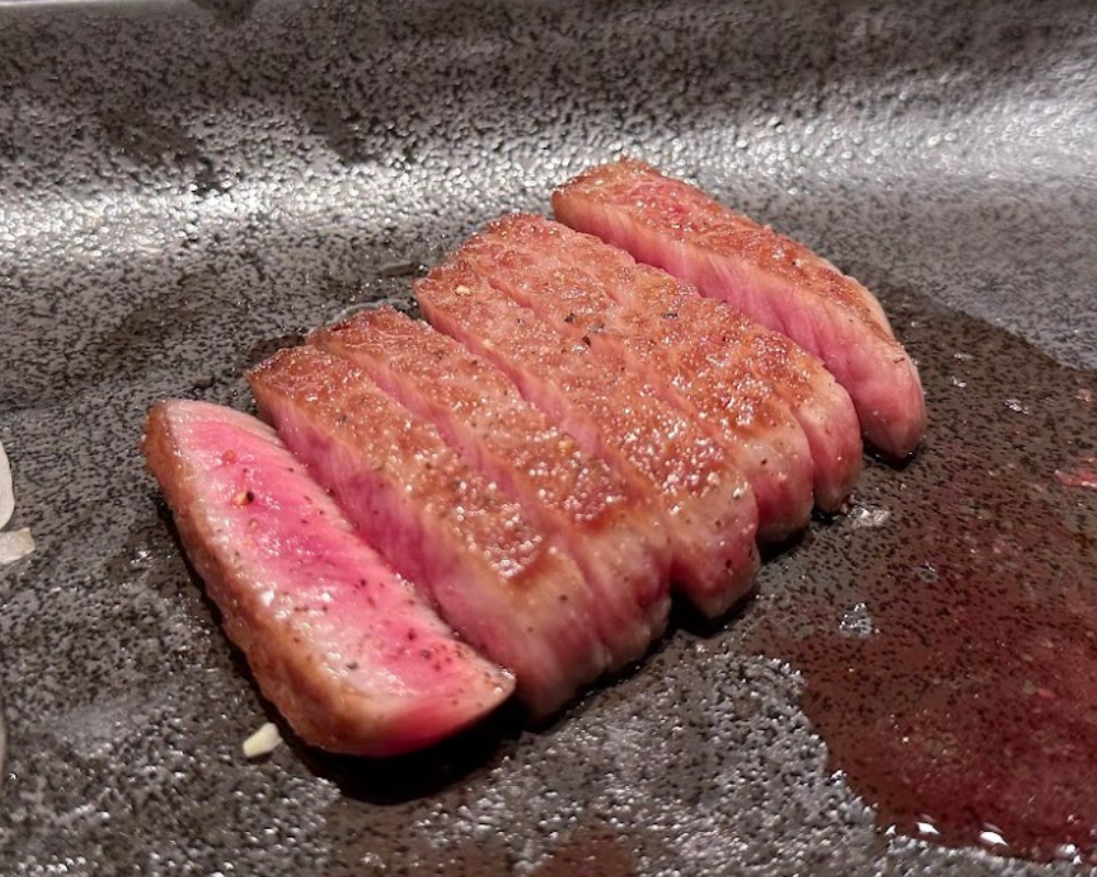 銀座のステーキ 銀座本店 メニュー A5黒毛和牛霜降肉と赤身肉のステーキコース 霜降肉と赤身肉の鉄板ステーキ 食べ放題