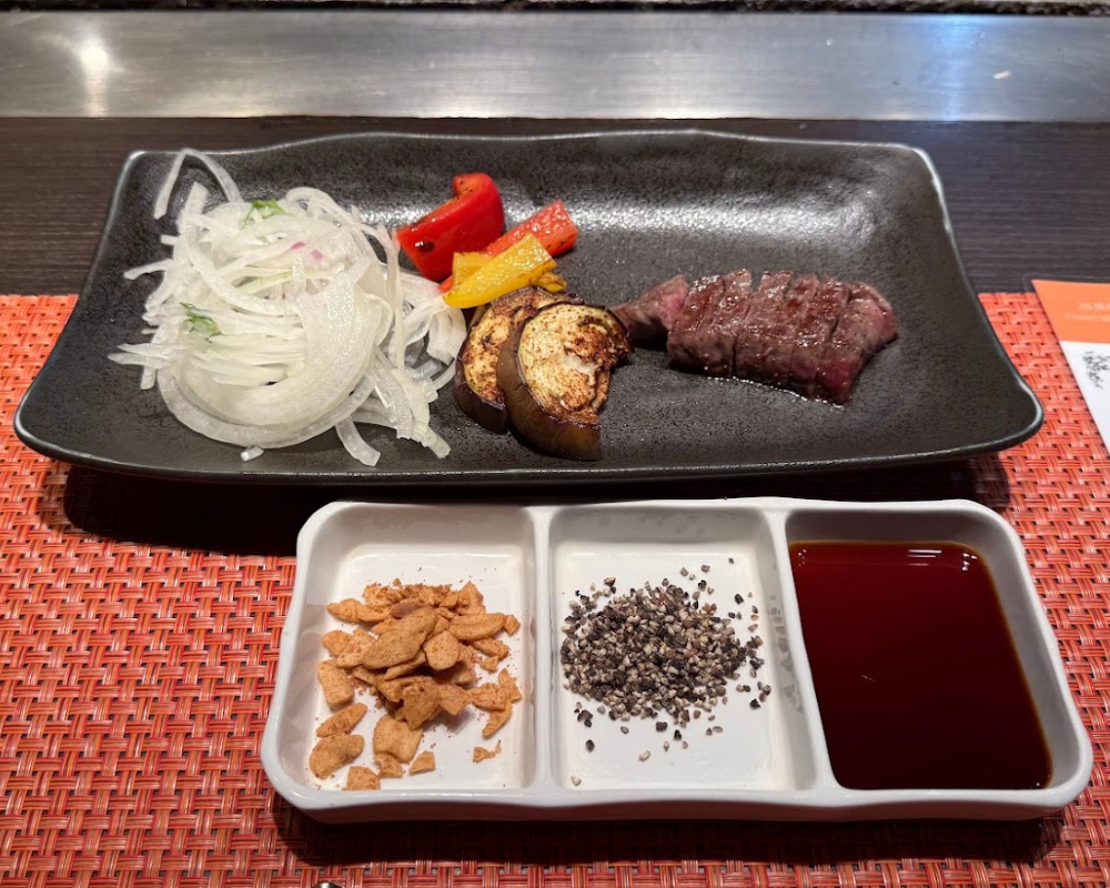銀座のステーキ 銀座本店 メニュー A5黒毛和牛霜降肉と赤身肉のステーキコース 季節の焼き野菜
